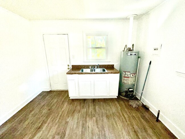 Building Photo - 395002001