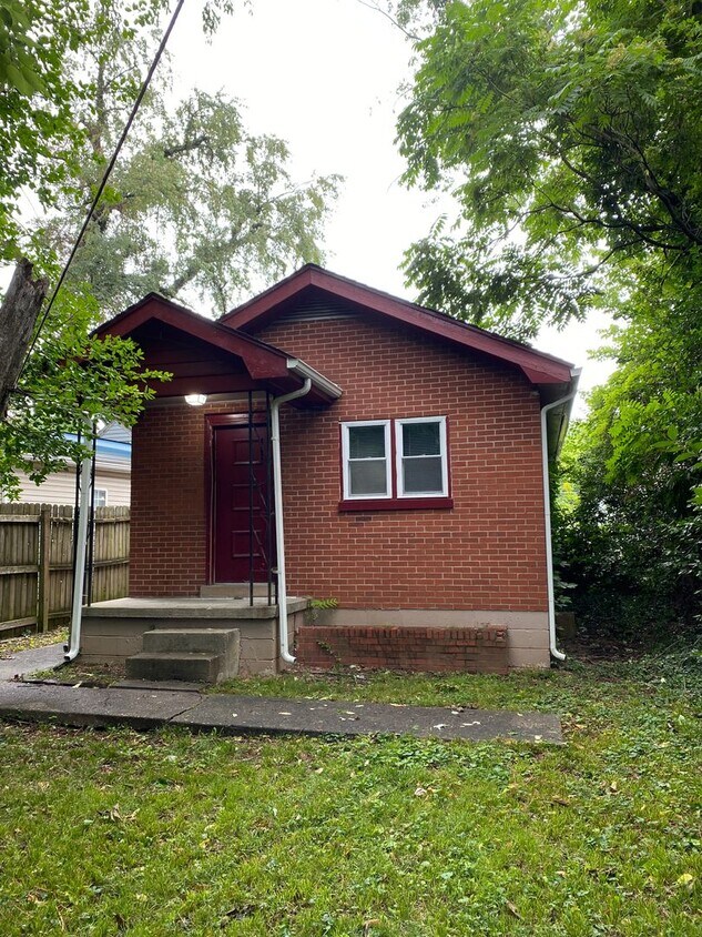 918 Charles Ave Unit B, Lexington, KY 40508 Room for Rent in