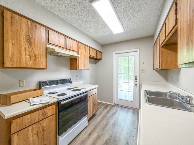 Foto del edificio - 607 Frostwood Dr