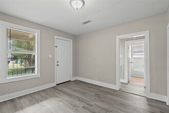 Building Photo - 2328 Boss St