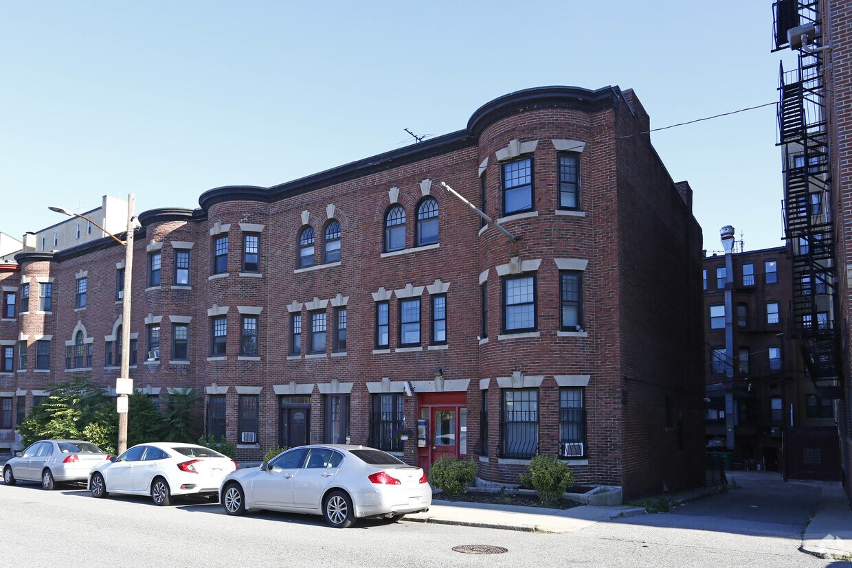 Primary Photo - 525 Newbury St
