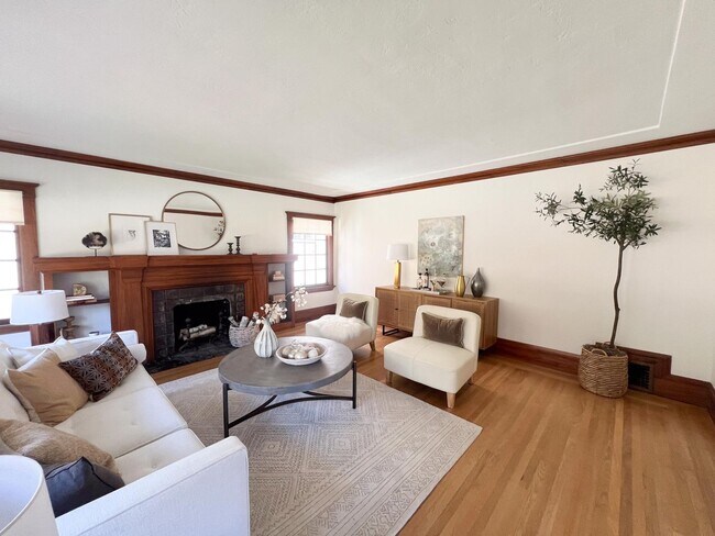 Foto del edificio - Upper Rockridge Charmig Home With Huge Bon...