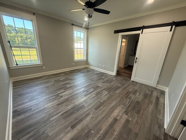 Building Photo - 323 Eastdale Ln