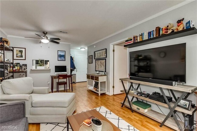 Foto del edificio - 1747 Jack Warner Pkwy