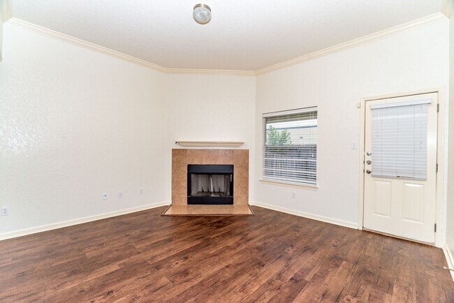 Foto del edificio - 3-BEDROOM IN ROYAL RIDGE, NORTH EAST ISD