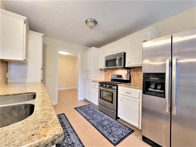 Building Photo - 721 Academy Ln