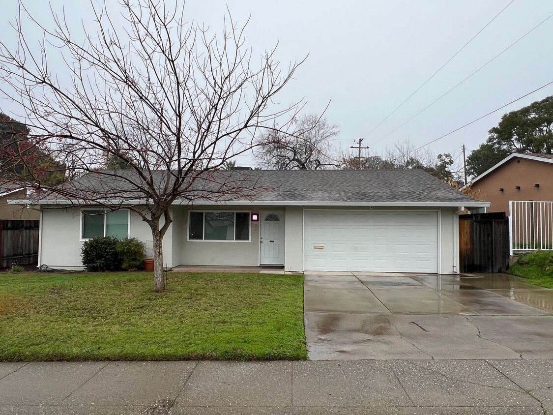 Primary Photo - Lovely updated home with large backyard, c...