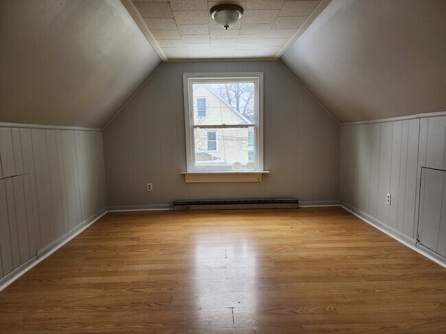 Building Photo - 385 Hague St