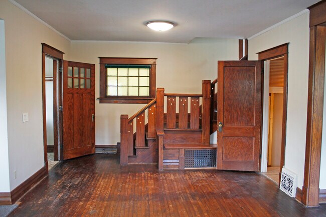 Entryway - 729 11th Ave