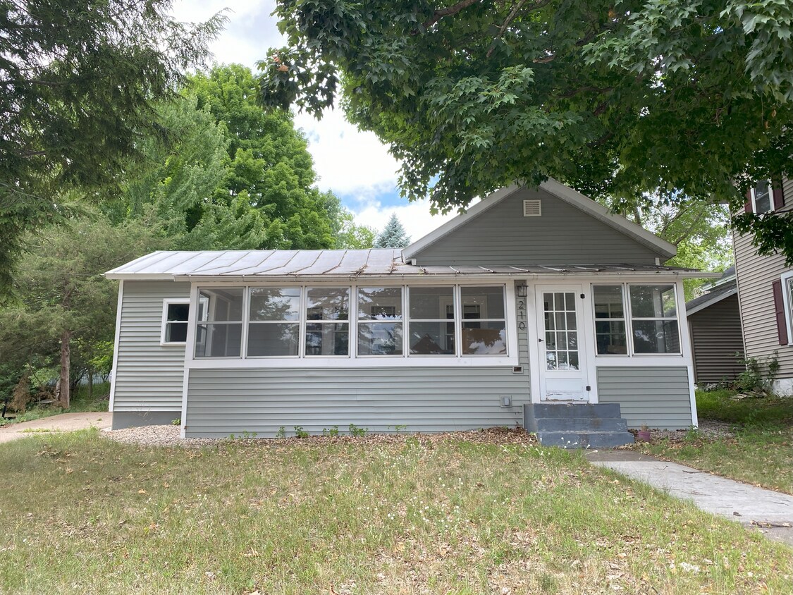 Primary Photo - 210 S Franklin St