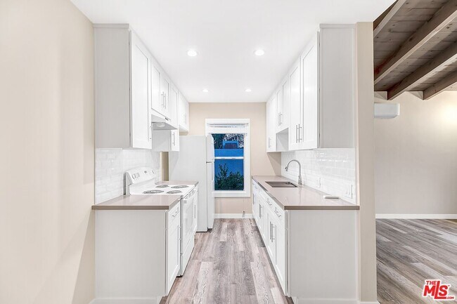 Building Photo - 3831 Beethoven St