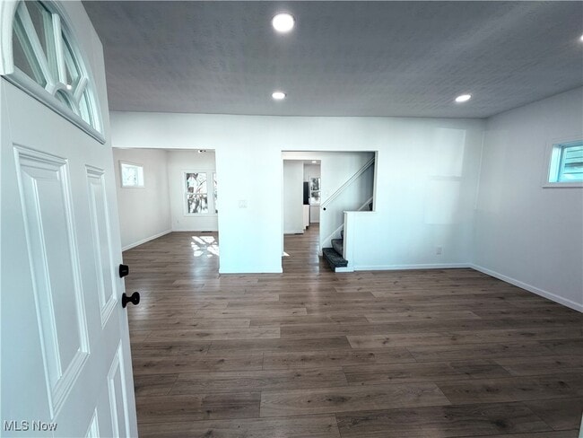 Building Photo - 10714 Greenlawn Ave