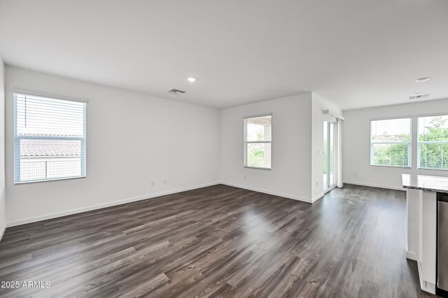 Building Photo - 1855 Yance Dr