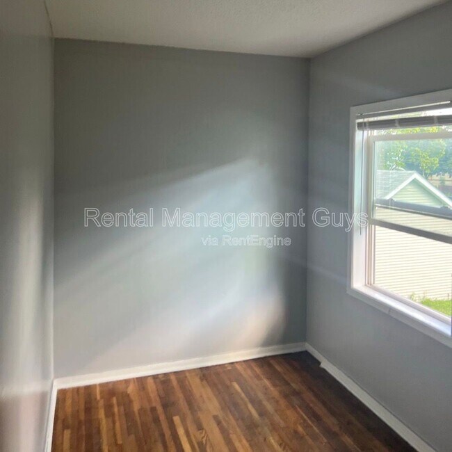 Foto del edificio - 2110 Fremont Ave N