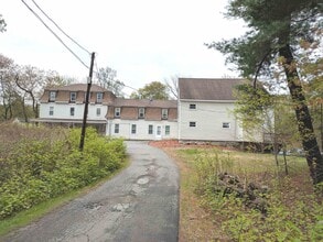 Building Photo - 3 S Shore Rd