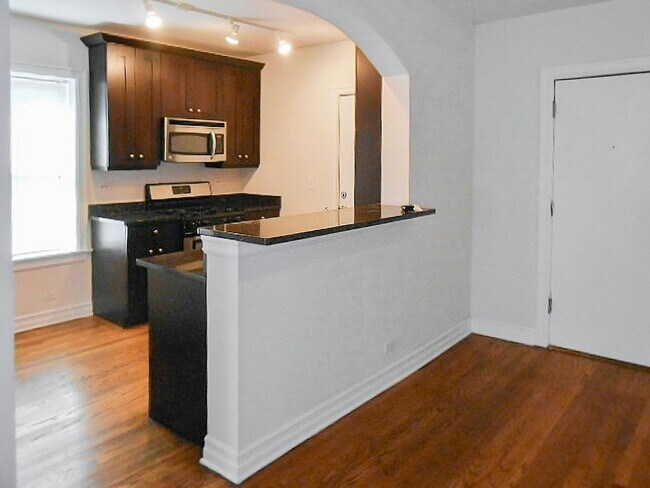 Foto del edificio - 3812-2 North Sheffield Avenue, Unit s2