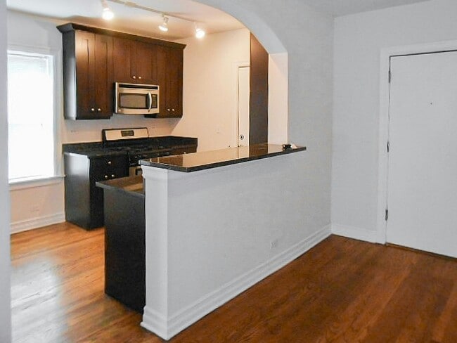 Building Photo - 3812-2 North Sheffield Avenue, Unit s2