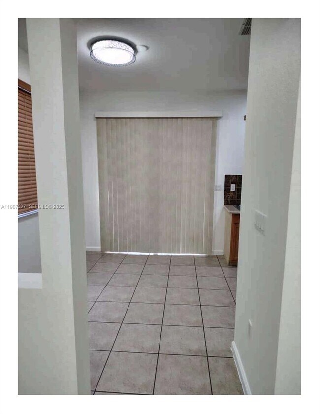 Foto del edificio - 21207 NW 14th Pl