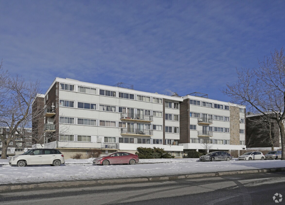 Place CoteVertu Apartments 1295 JulesPoitras Montréal, QC