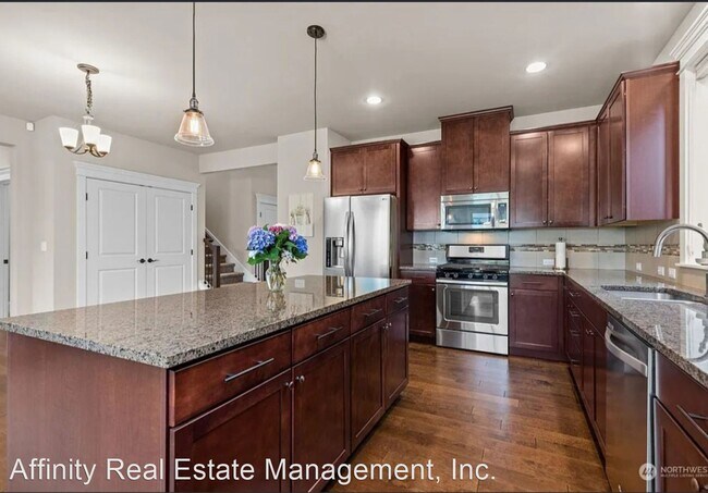 Foto del edificio - 4 br, 3 bath House - 2616 20th Ave SW