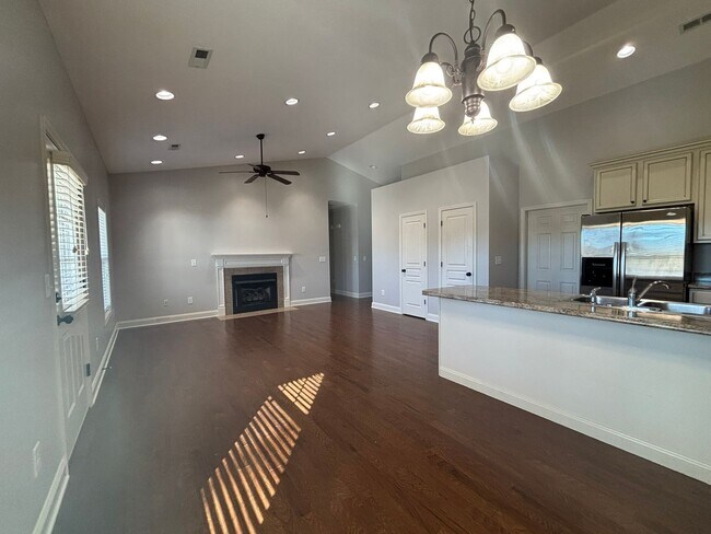Foto del edificio - Coming Soon! Stunning 3 bedroom/2 Bath Home in Gray, $2200