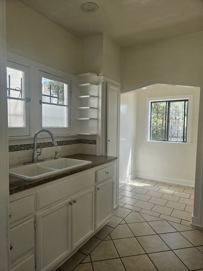 Building Photo - 4262 W 1st St, Los Angeles, CA, 90004