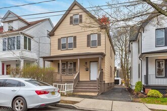 Building Photo - 546 Morris St