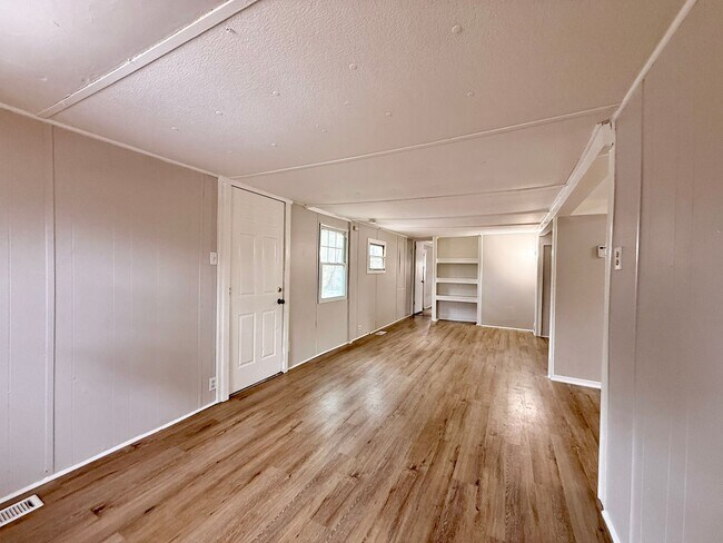 Foto del edificio - Updated 3 Bedroom House FOR RENT in Laurel Lakes $1550