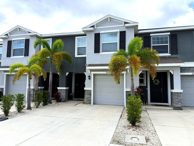 Foto del edificio - 6604 Serenity Fall Ln