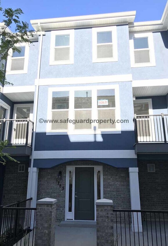 Primary Photo - Gorgeous 3 Bedroom Townhome