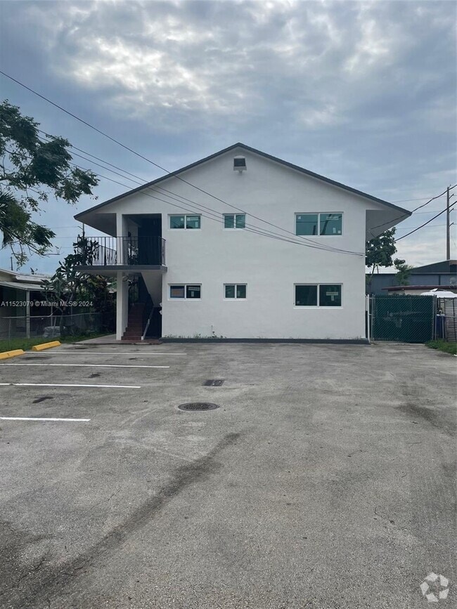 North River Drive Park Apartments for Rent with a Yard Miami, FL 2