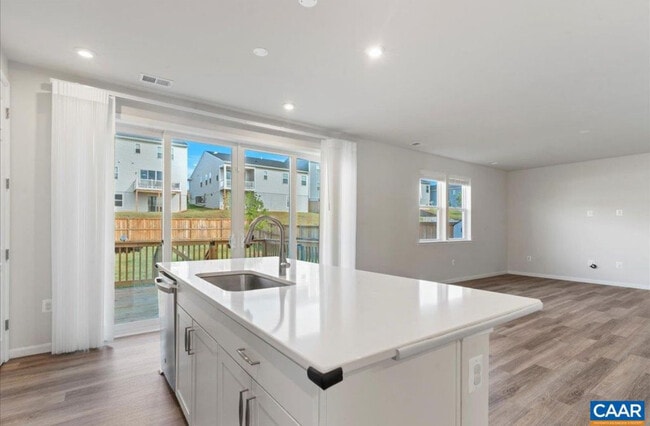 Foto del edificio - 407 Meadows Dr