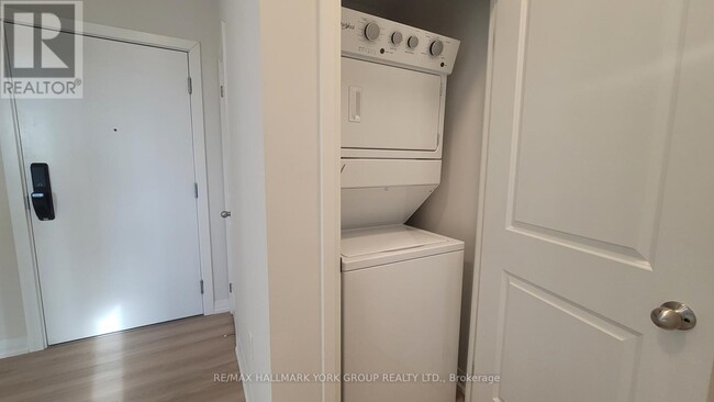 Photo du bâtiment - 13042 Yonge St