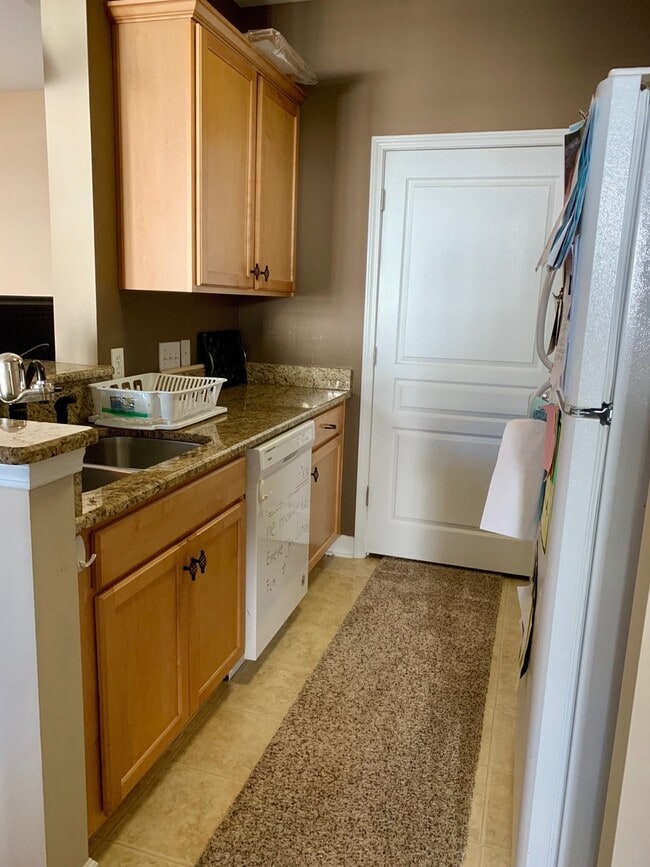 Building Photo - 2 BEDROOM, 2 BATH CONDO IN CORNELIUS