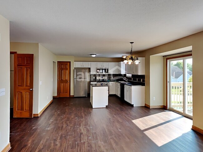 Foto del edificio - 7911 Butterfield Ln