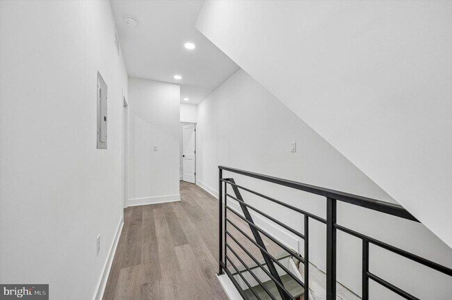 Building Photo - 5719 Cambridge St