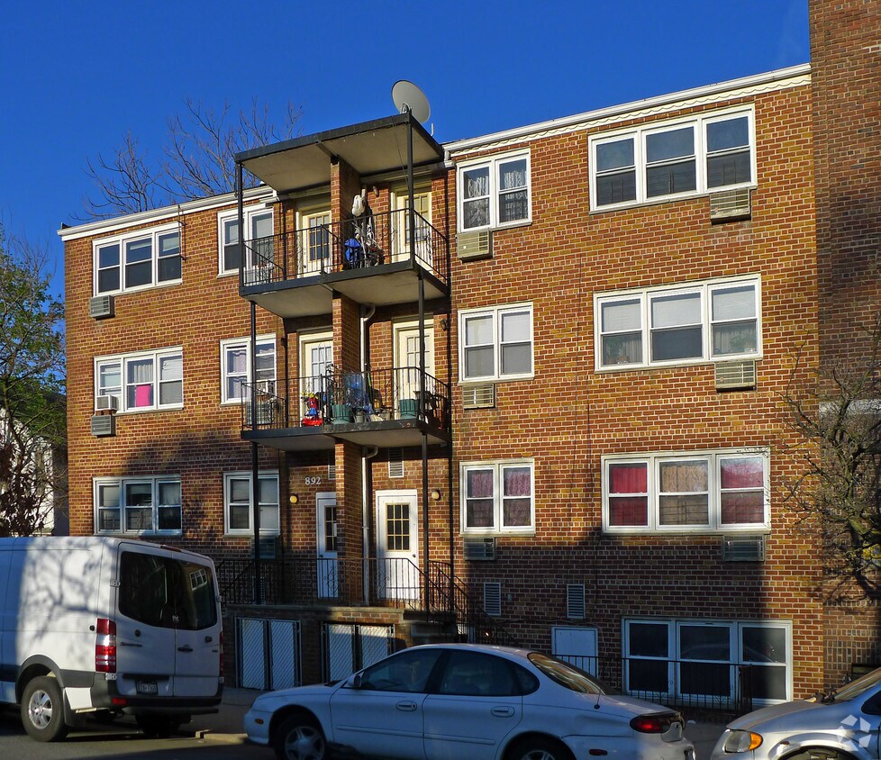 Foto del edificio - 892 E 7th St