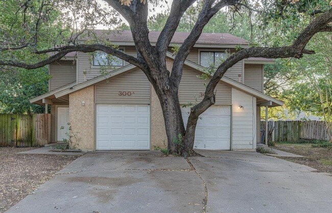 Building Photo - 300 Villa Oaks Cir