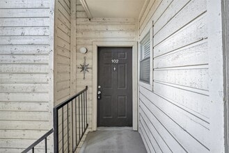 Building Photo - 4041 Drake St