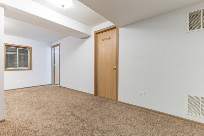 Foto del edificio - 1518 Golden Oak Dr