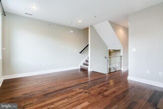 Building Photo - 2633 Catharine St