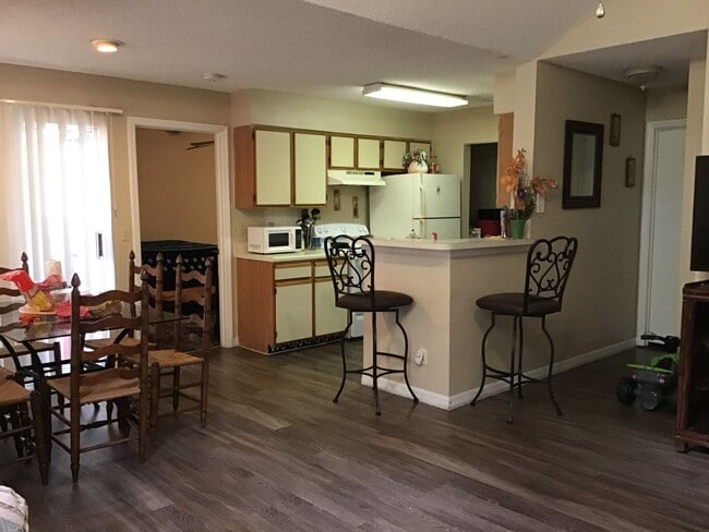 Building Photo - 2 Bedrm (Tradewinds) Condo For Rent ***SEE...
