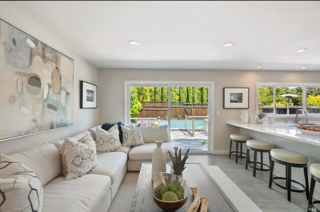 Building Photo - 310 Marin Oaks Dr