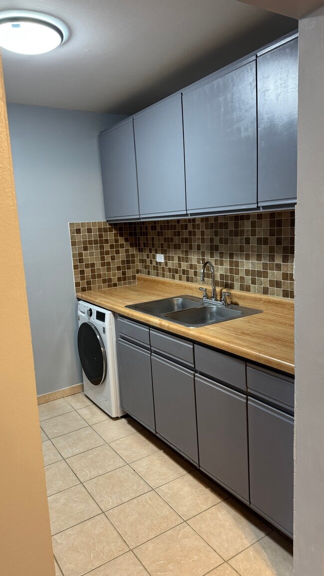 Building Photo - 9970 S 84th Ter