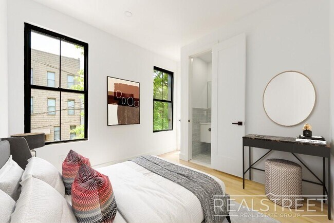 Foto del edificio - Brand new 4 Bed 3 Bath in Williamsburg