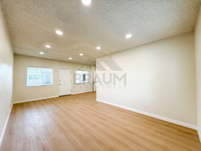 Building Photo - 13115 Oxnard St
