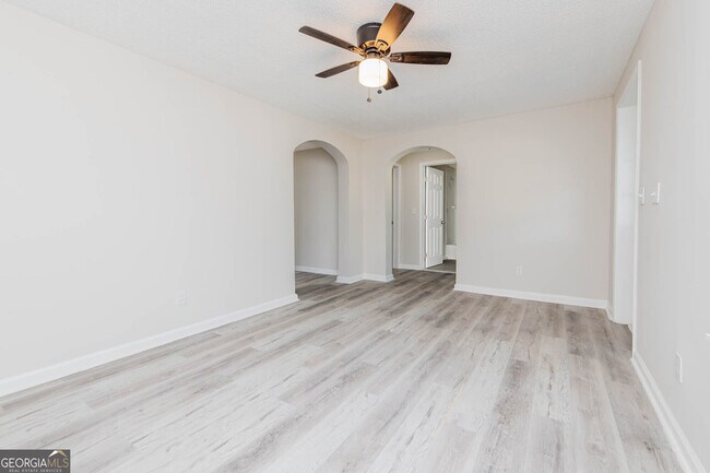 Foto del edificio - 3584 Log Cabin Dr