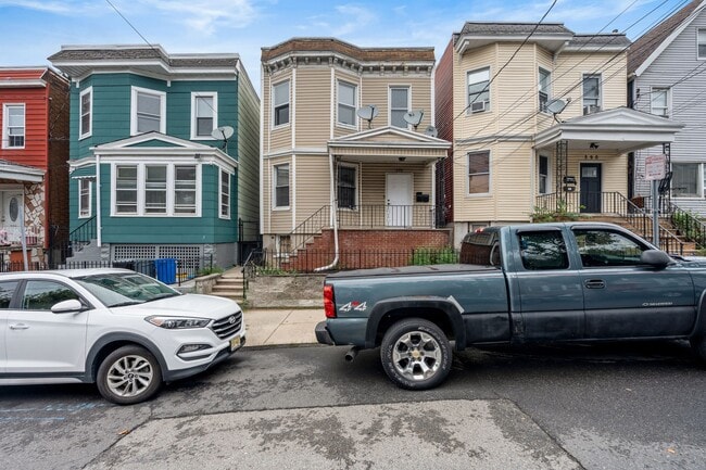 Building Photo - 292 Claremont Ave