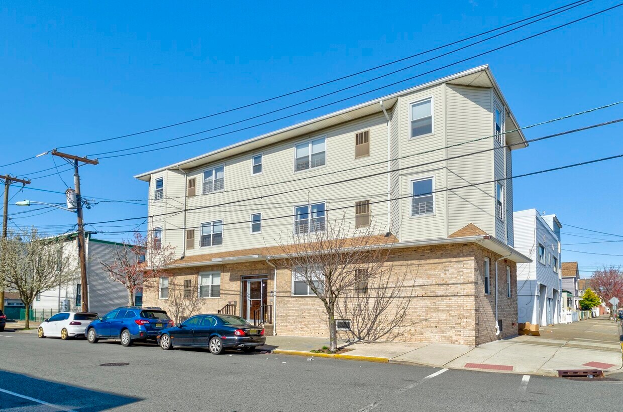 15 Isabella Ave Unit 3R, Bayonne, NJ 07002 Apartment for Rent in