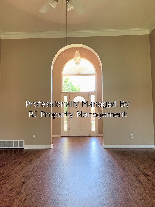 Building Photo - 5070 Ashland Grove St